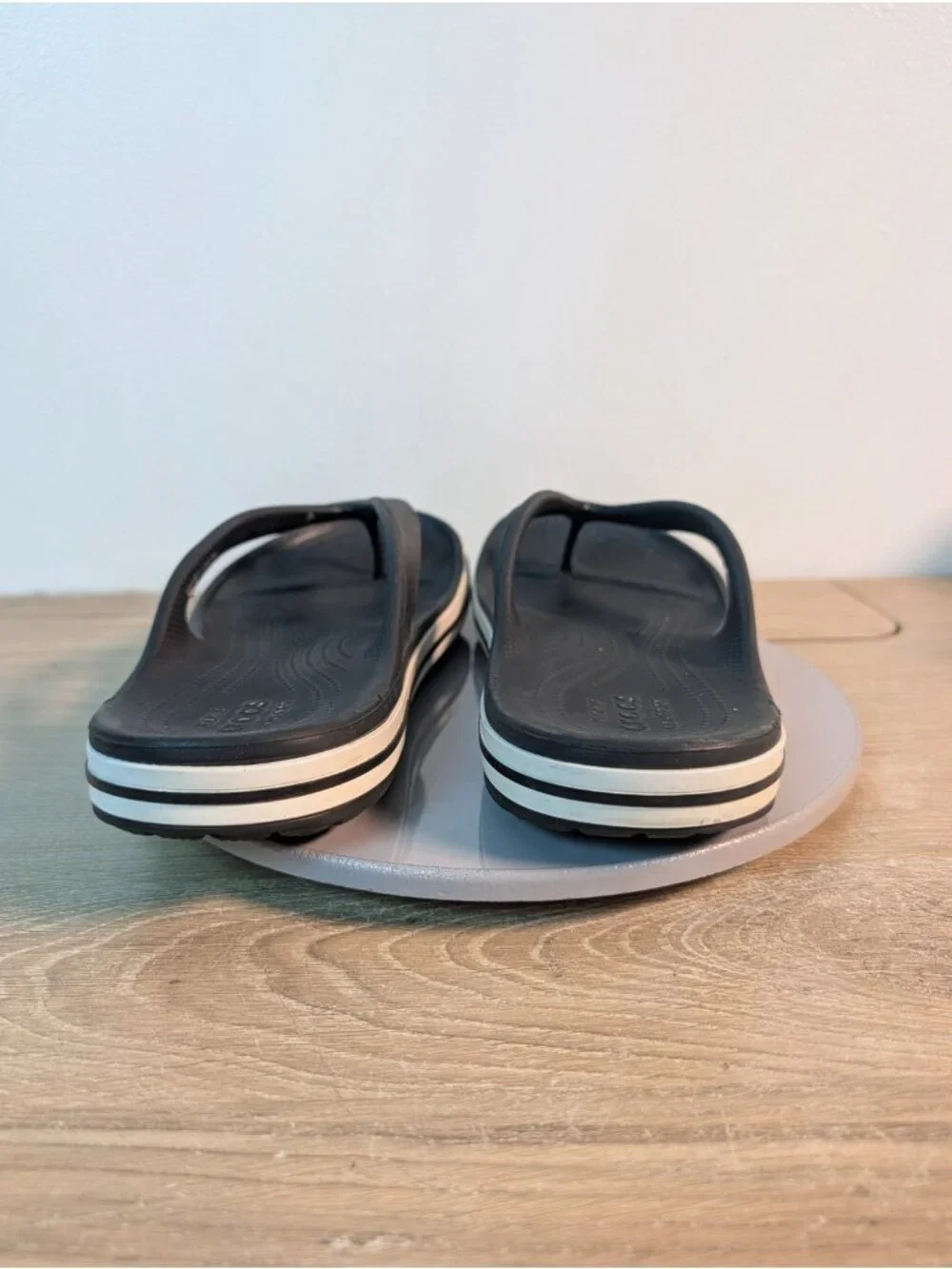 Crocs Bayaband Flip Flops Men's 8 Women's 10 Black White Sandals Shoes